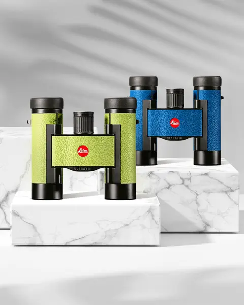 The two Leica Ultravid Colorline 8x20 models in applegreen and capri blue