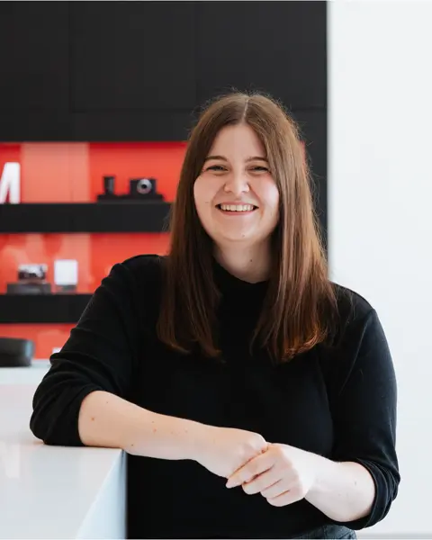 Leica employe for sales