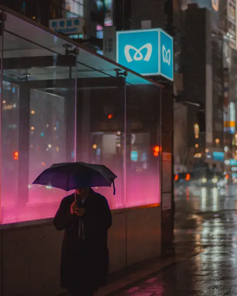 Streetphotography by rain and night