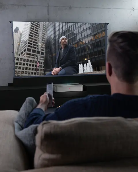 Man using the Leica Cine 1 with screen