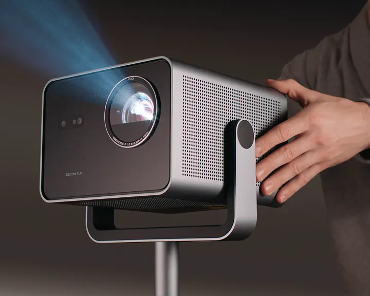 Man adjust Cine Play 1