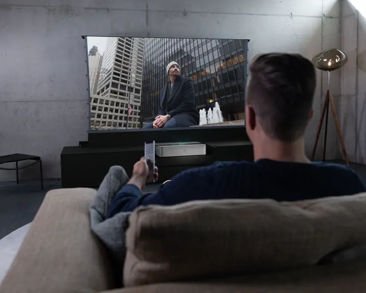 Man using the Leica Cine 1 with screen