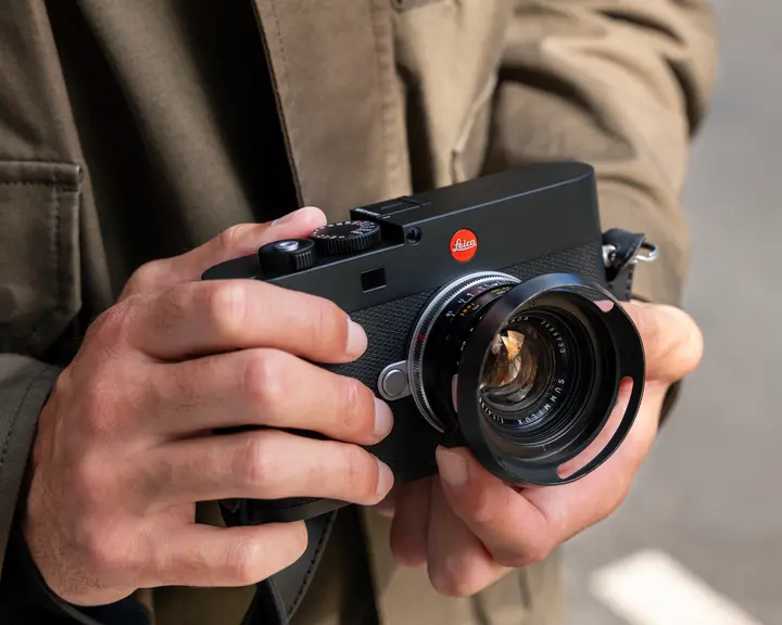 Leica M EV1 in hands
