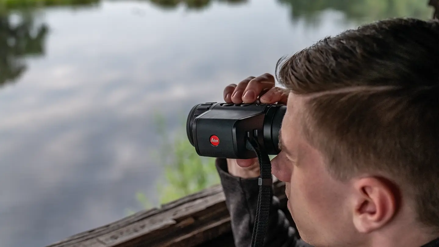 Young-man-observed-through-a-Calonox-2-View-at-a-pond