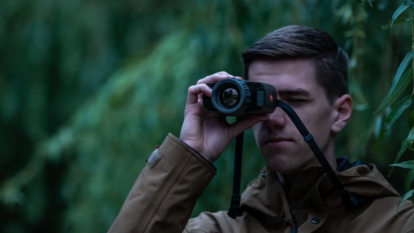 Man-watching-with-the-help-of-the-Thermal-Camera-Leica-Calonox-2-View-wild-animals