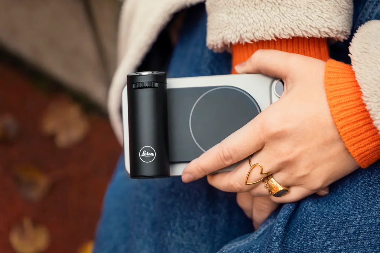 Leica LUX grip in hands