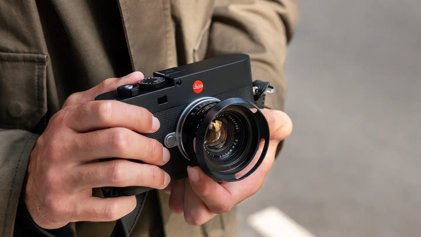 Leica M EV1 in hands