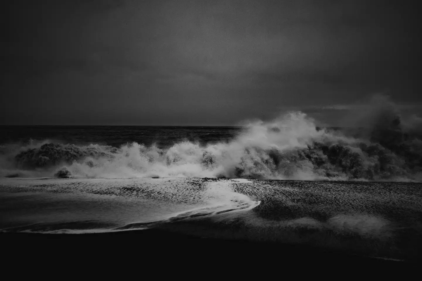 Black and white photo of turbulent waves