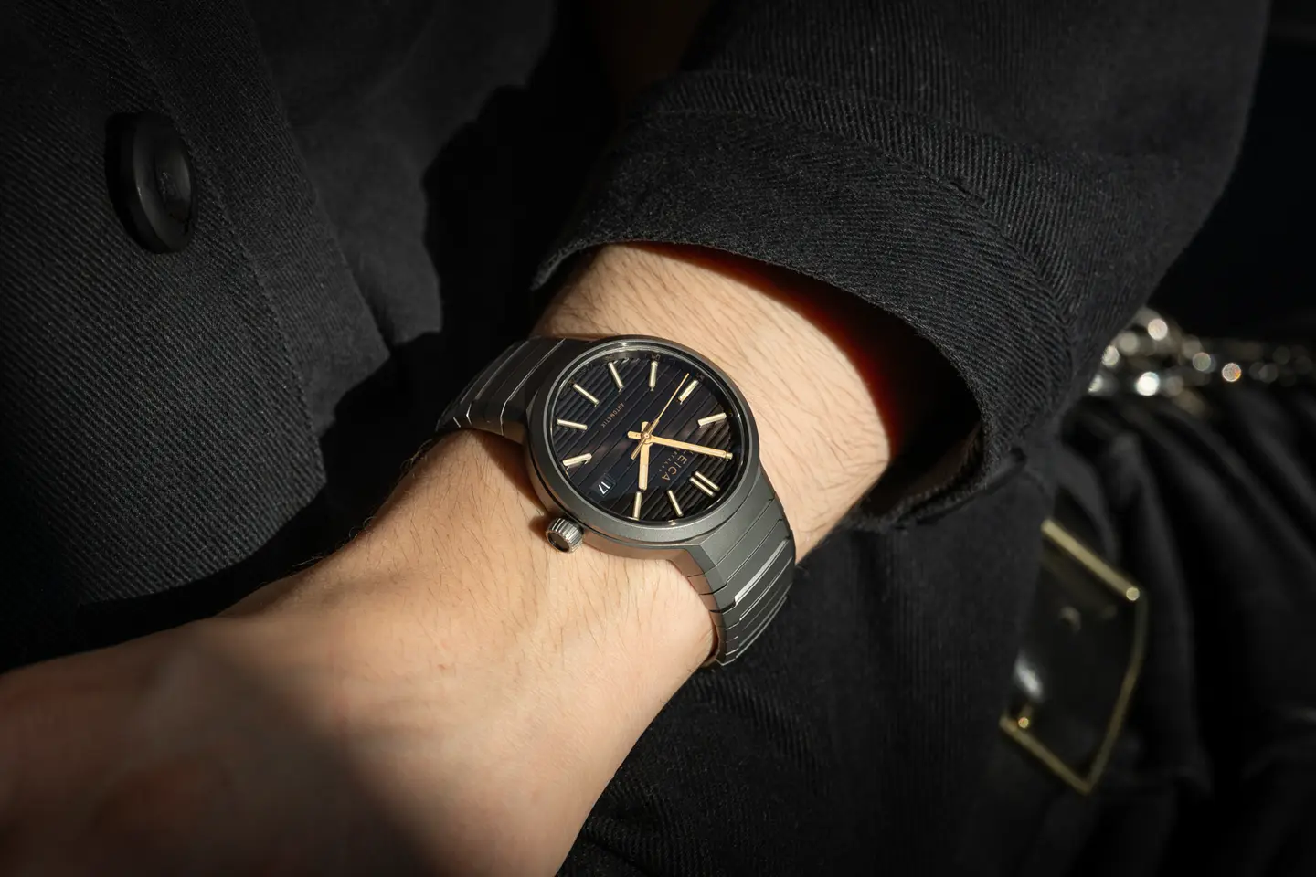 Man wearing Leica ZM11