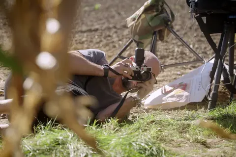 Sacha Goldberger on the set of 'The lady does not vanish'