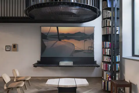 Leica Cine 1 on Mangoni furniture showing the sea on the screen.