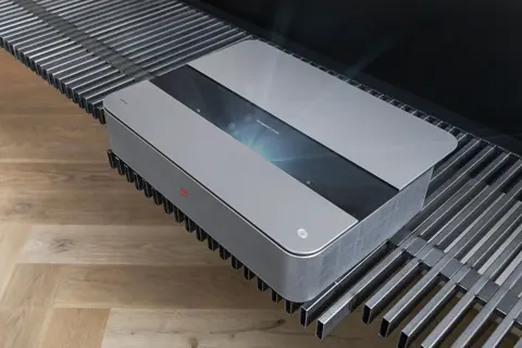 Leica Cine 1 on individual furniture solution of Mangoni.