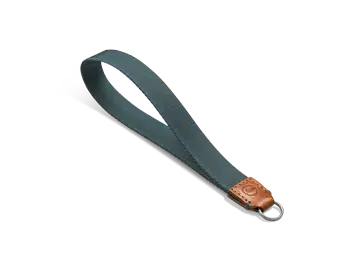 18571_D-Lux 8_wrist-strap-cognac-petrol_1920px.png 18571_D-Lux 8_wrist-strap-cognac-petrol_1920px.png