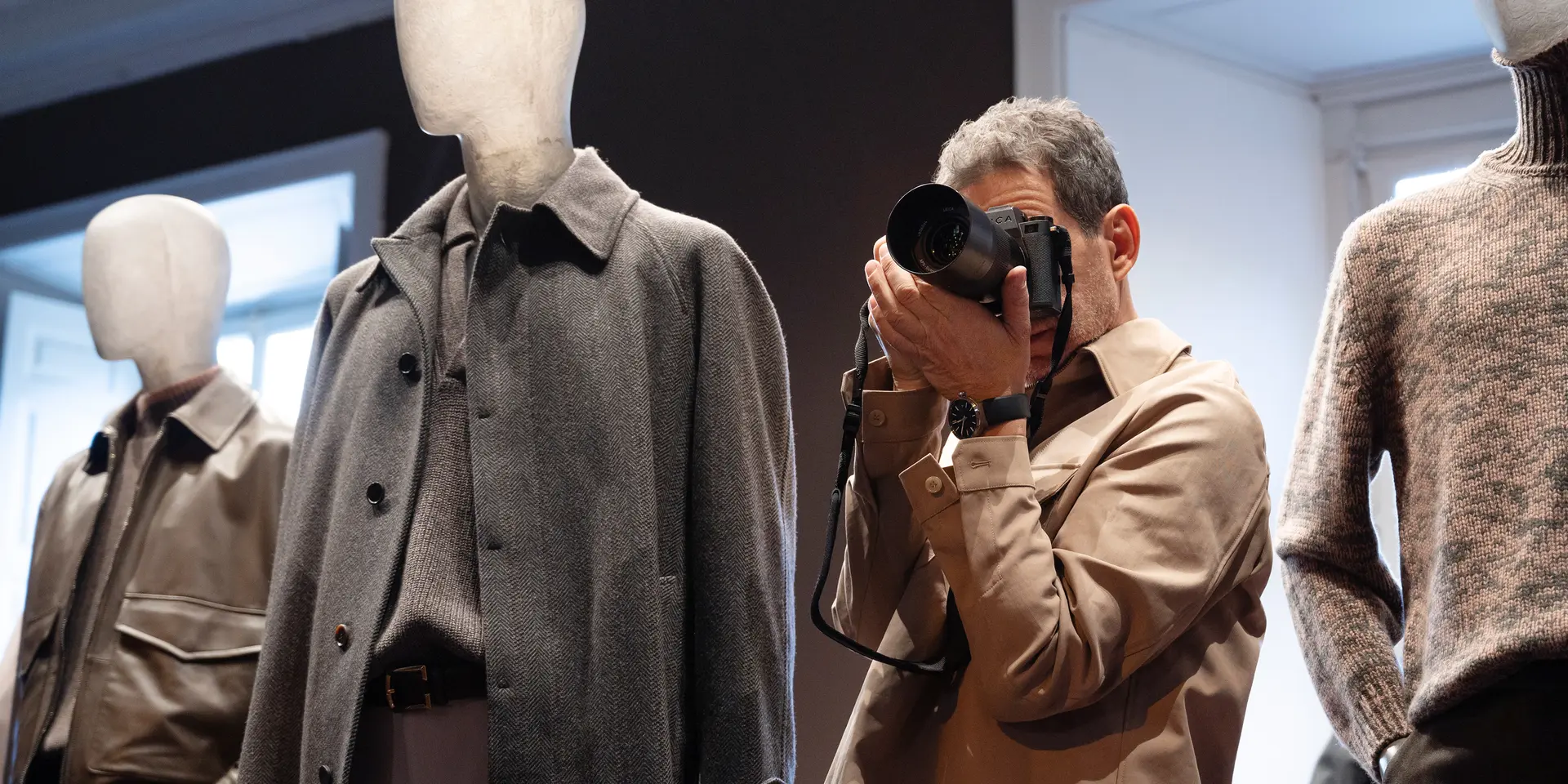 Stefano Guindani with a Leica SL3-S backstage